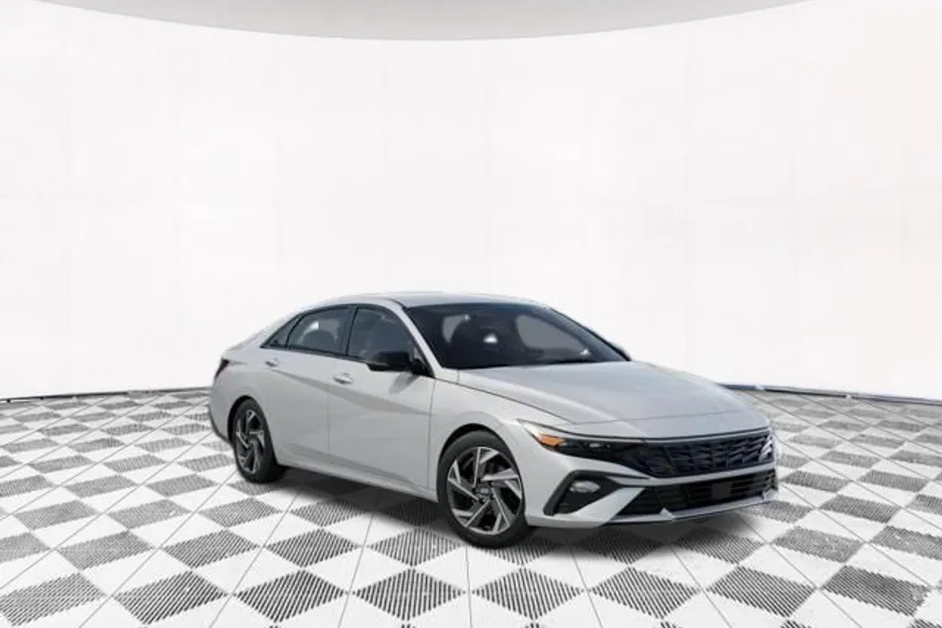2025 Hyundai Elantra SEL Sport photo 1
