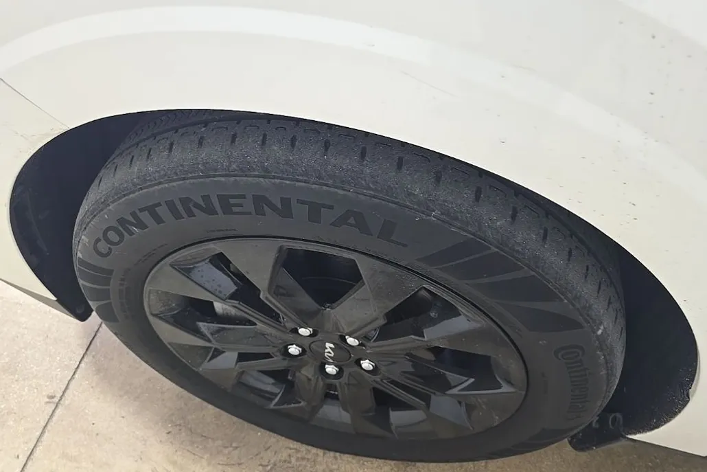2023 Kia Carnival SX photo 1