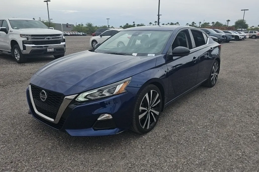 2022 Nissan Altima SR photo 1