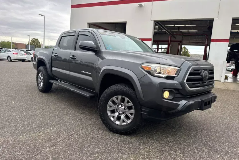 2018 Toyota Tacoma SR5 Double Cab V6 4x4 photo 1