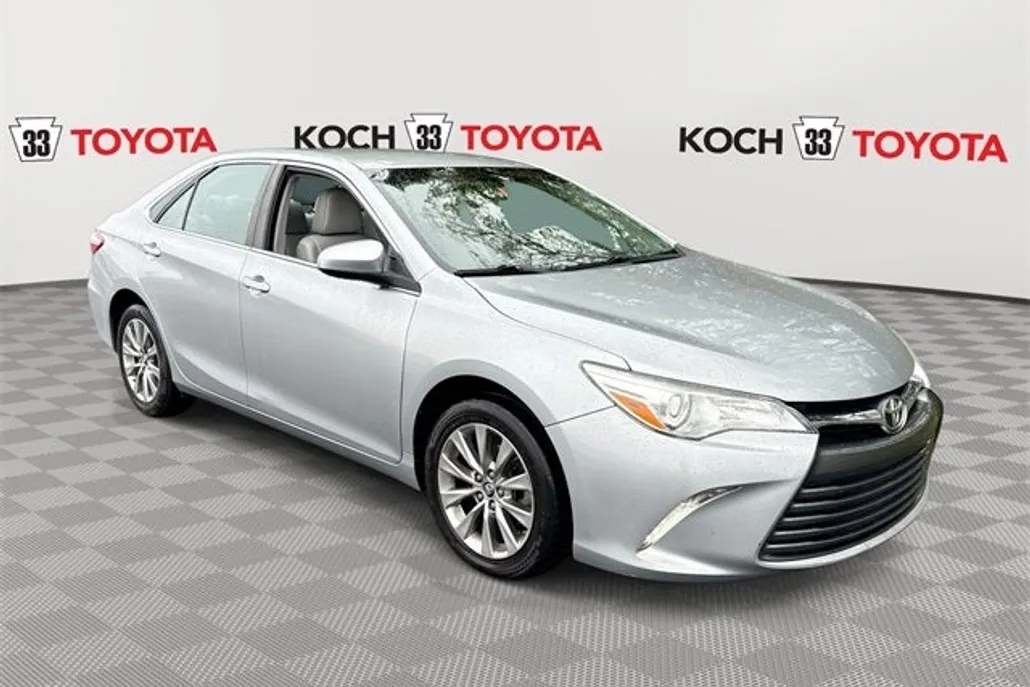 2015 Toyota Camry XLE photo 1