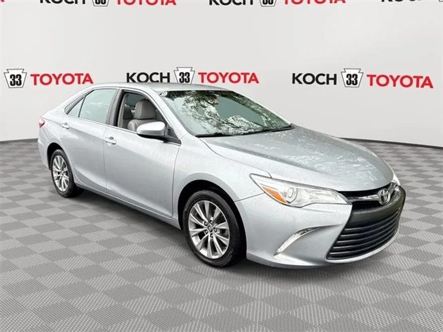 2015 Toyota Camry XLE photo 1
