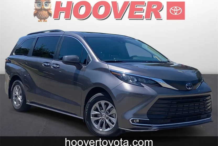 2024 Toyota Sienna XLE photo 1