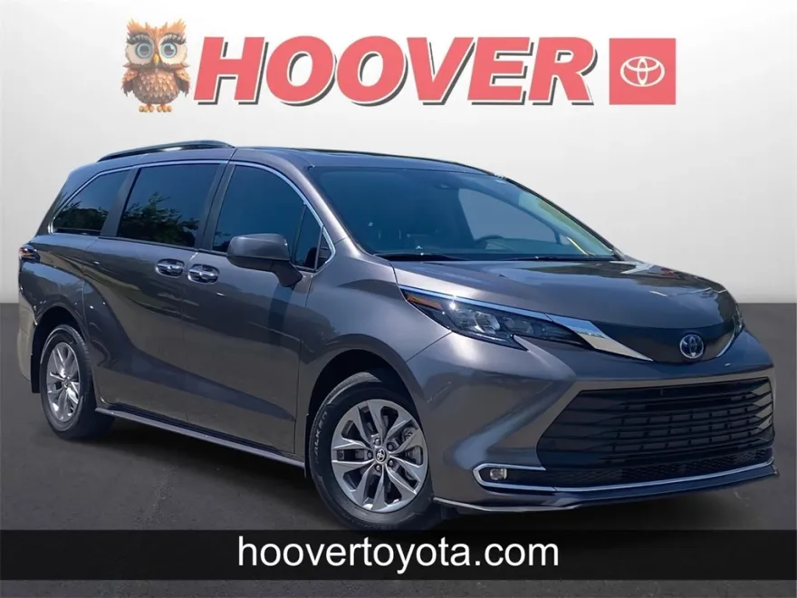 2024 Toyota Sienna XLE photo 1