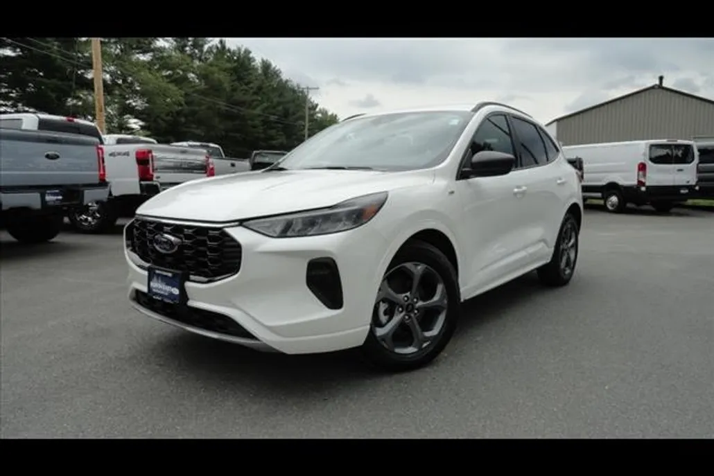 2024 Ford Escape ST-Line photo 1