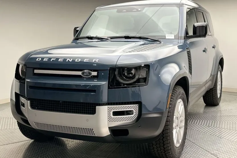 2025 Land Rover Defender 110 S photo 1