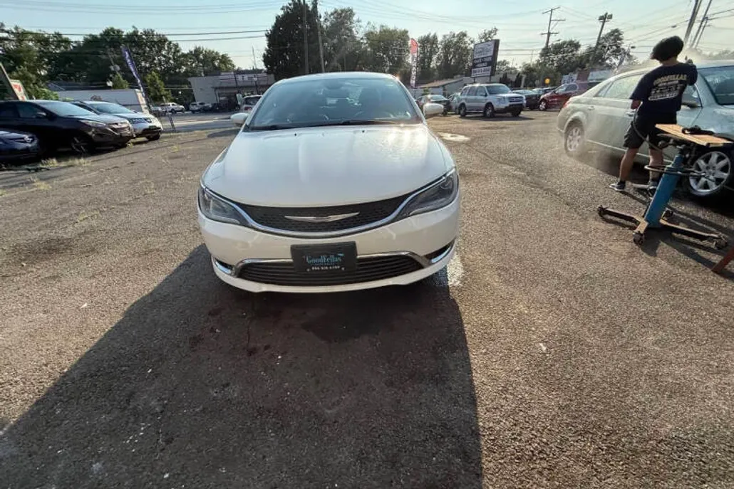 2015 Chrysler 200 C photo 1