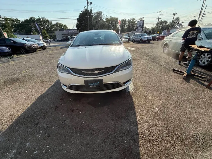 2015 Chrysler 200 C photo 1