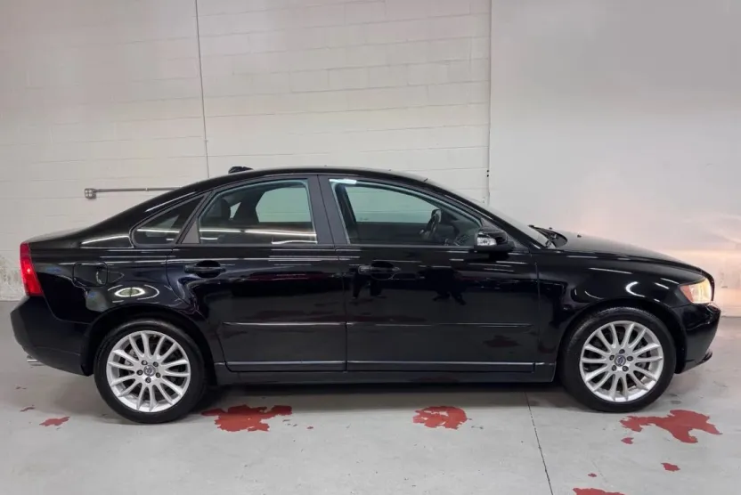 2011 Volvo S40 T5 photo 1