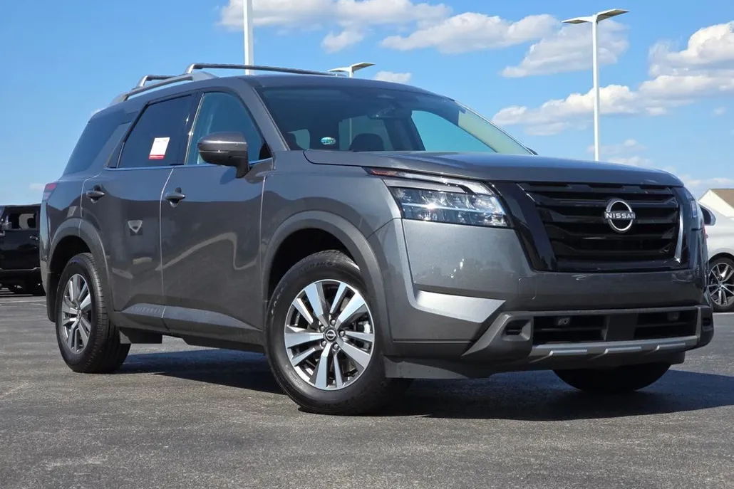 2024 Nissan Pathfinder SL photo 1