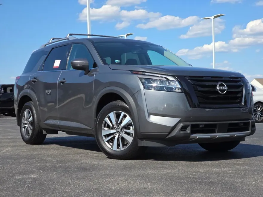 2024 Nissan Pathfinder SL photo 1