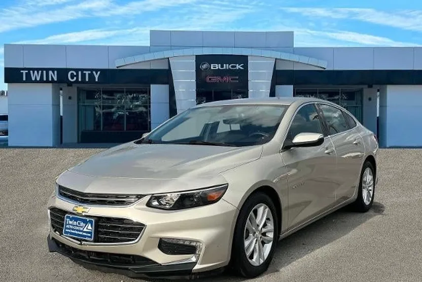 2016 Chevrolet Malibu 1LT photo 1