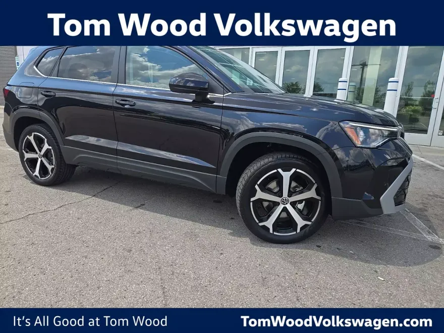 2025 Volkswagen Taos SEL photo 1