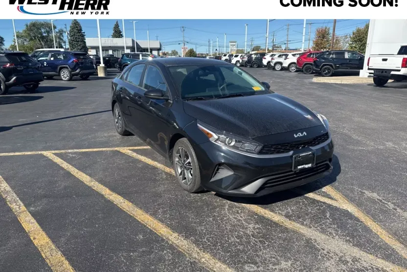 2023 Kia Forte LXS photo 1