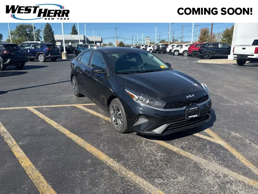 2023 Kia Forte LXS photo 1