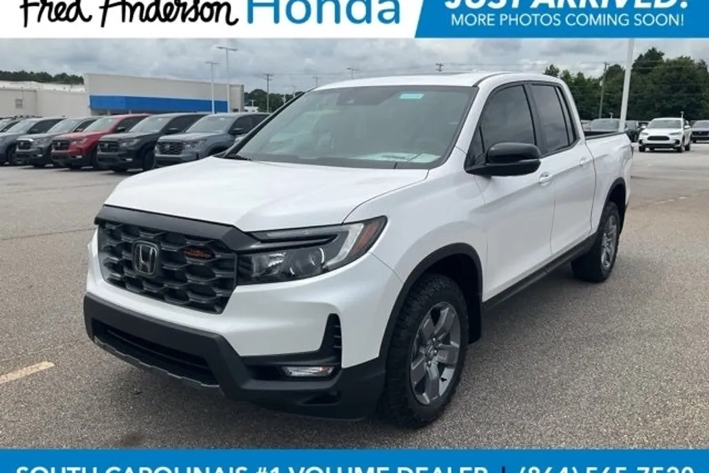 2025 Honda Ridgeline TrailSport photo 1