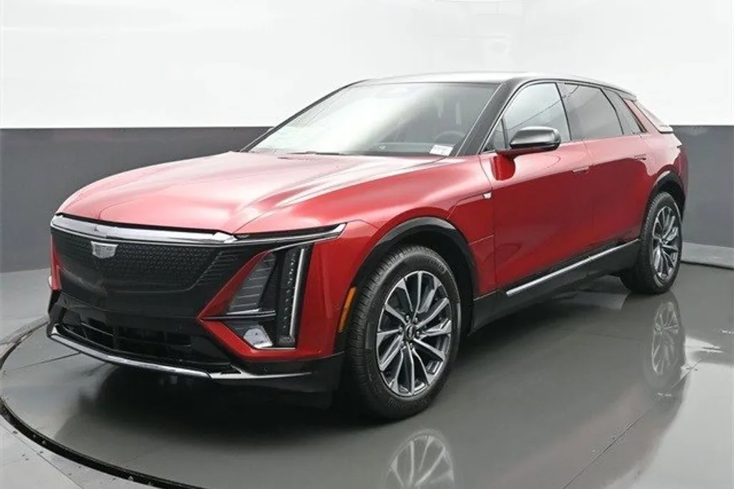 2025 Cadillac Lyriq Sport photo 1