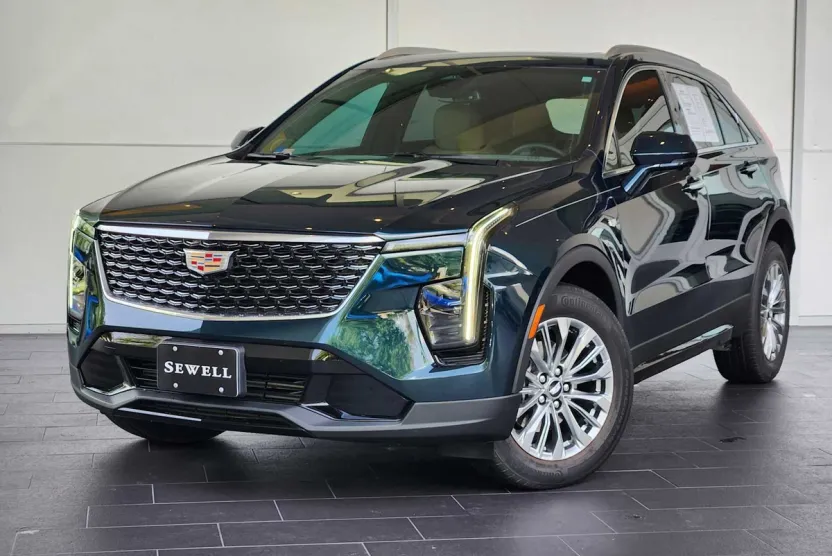 2025 Cadillac XT4 Premium Luxury photo 1