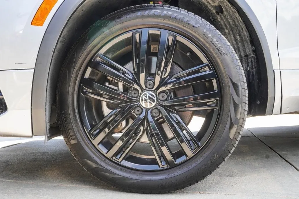 2022 Volkswagen Tiguan SE R-Line Black photo 1