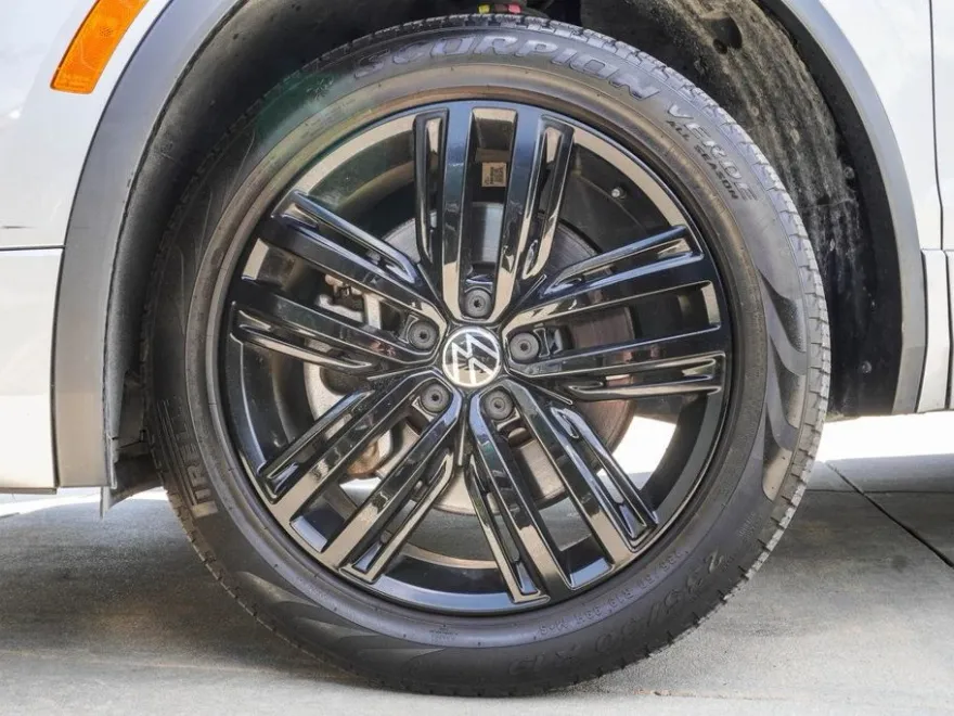 2022 Volkswagen Tiguan SE R-Line Black photo 1