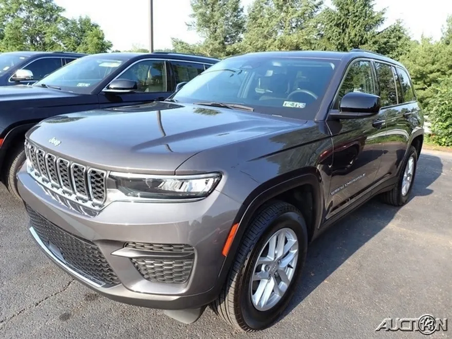 2023 Jeep Grand Cherokee Laredo photo 1
