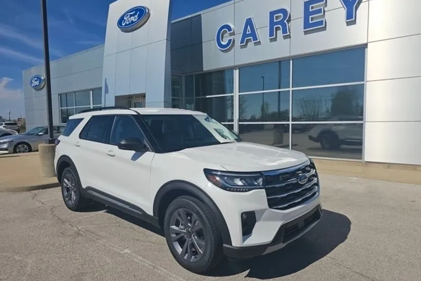 2025 Ford Explorer photo 1