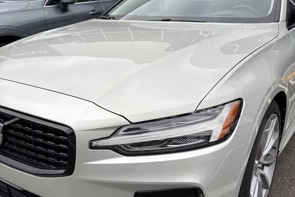 2021 Volvo S60 T5 Momentum photo 1