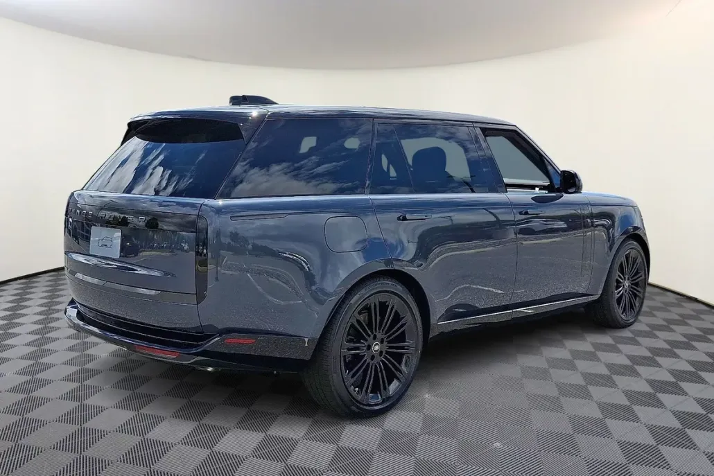 2025 Land Rover Range Rover SE photo 1
