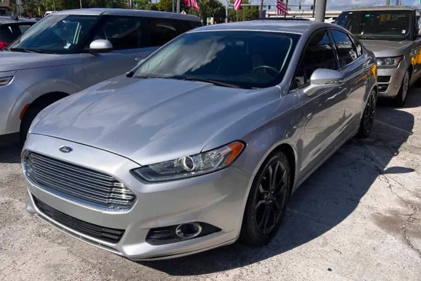 2015 Ford Fusion SE photo 1
