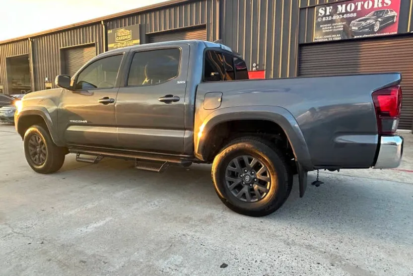 2021 Toyota Tacoma SR5 V6 photo 1