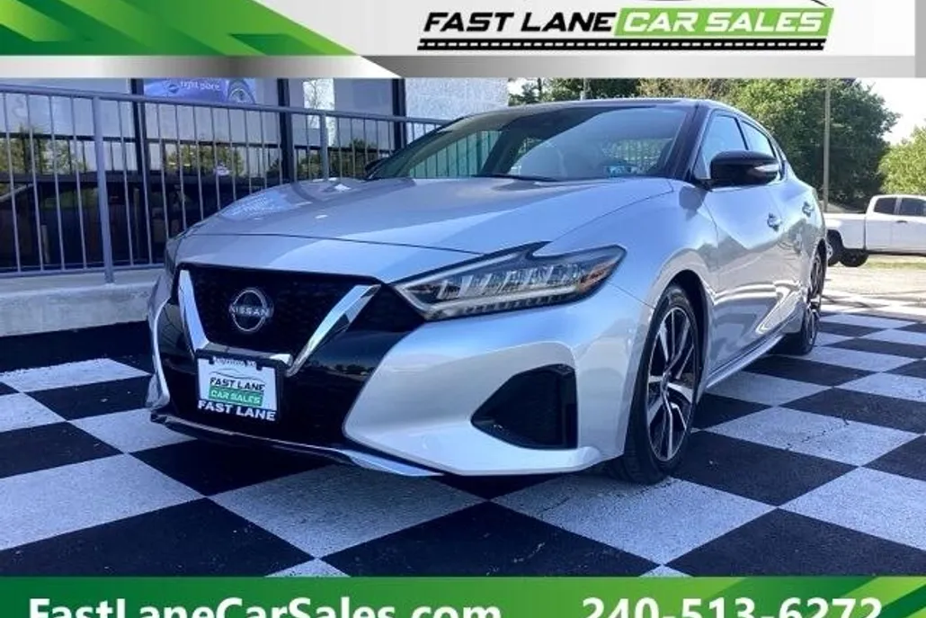 2023 Nissan Maxima SV photo 1