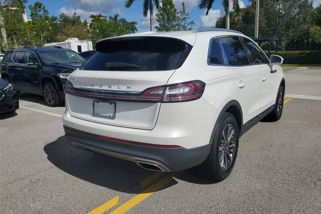 2022 Lincoln Nautilus Standard photo 1