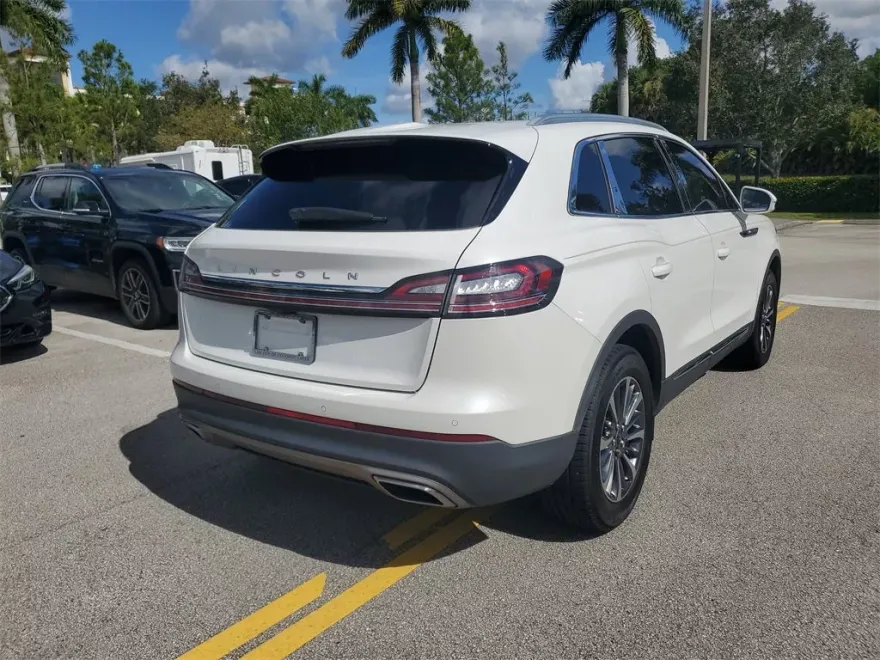 2022 Lincoln Nautilus Standard photo 1