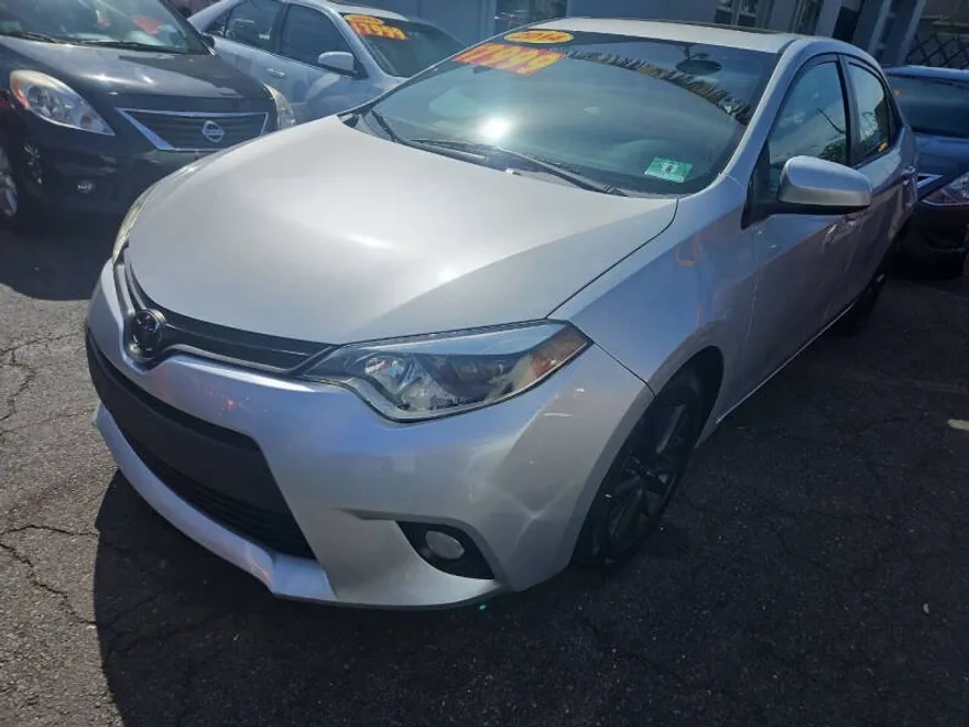 2014 Toyota Corolla LE photo 1