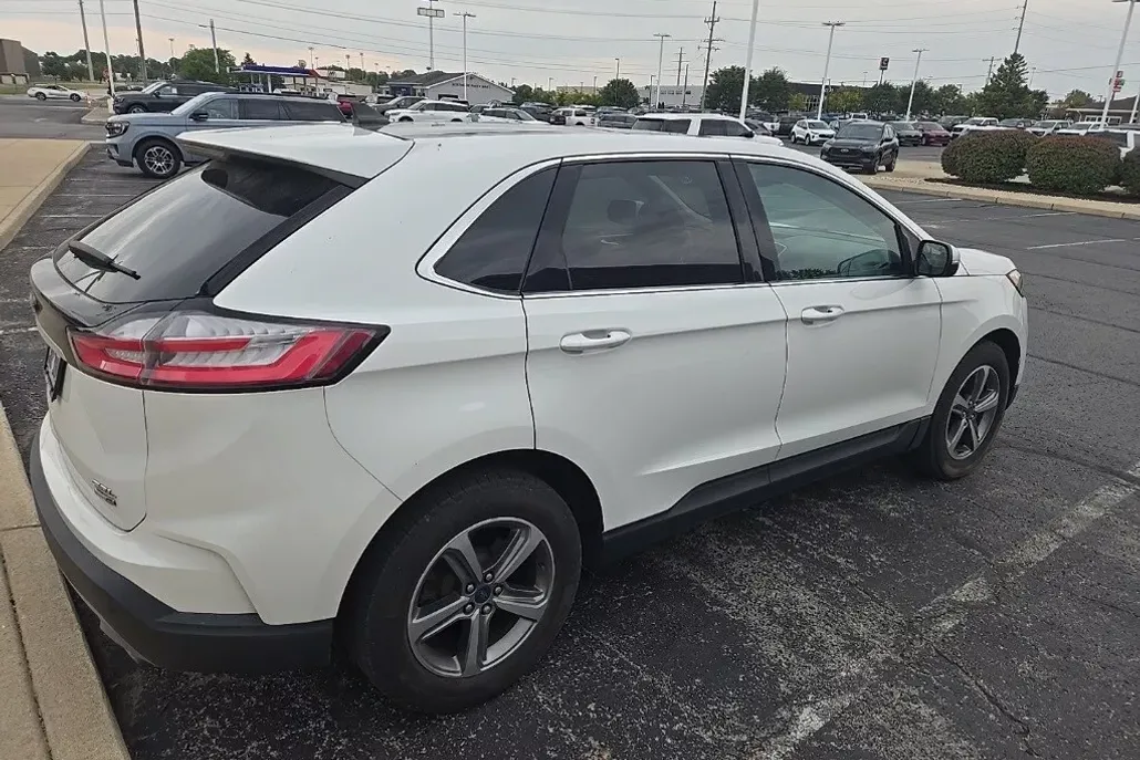 2020 Ford Edge SEL photo 1