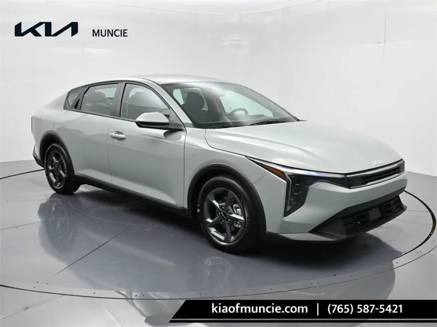 2025 Kia K4 LXS photo 1