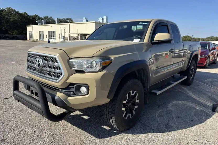2017 Toyota Tacoma SR5 V6 photo 1