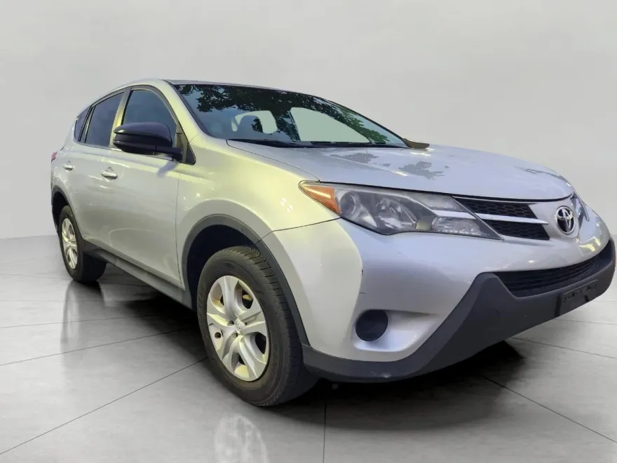 2014 Toyota RAV4 LE photo 1