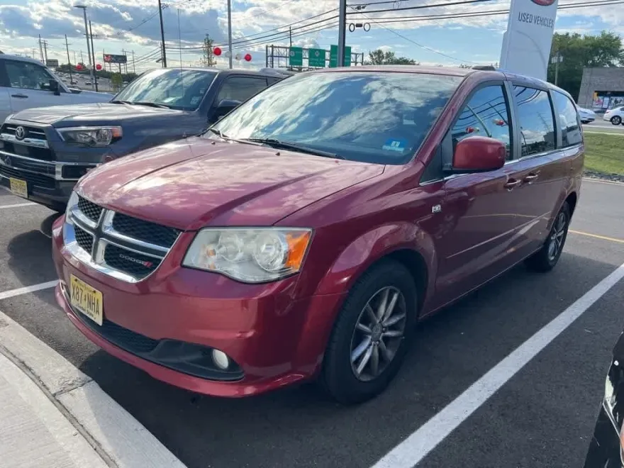 2014 Dodge Grand Caravan SXT photo 1