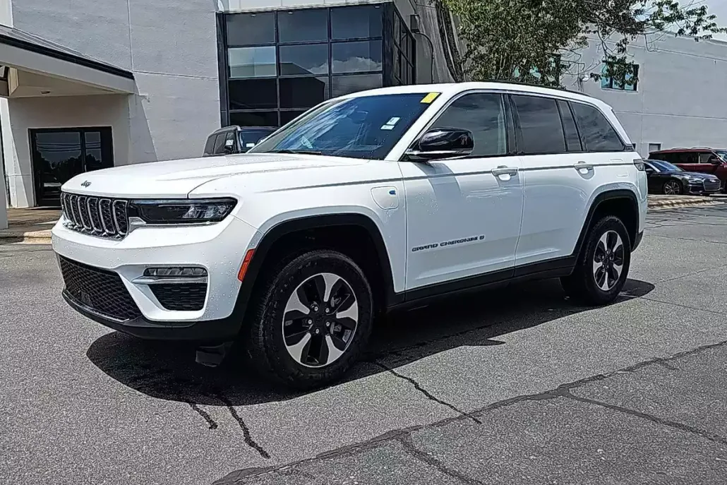 2024 Jeep Cherokee Limited 4xe photo 1