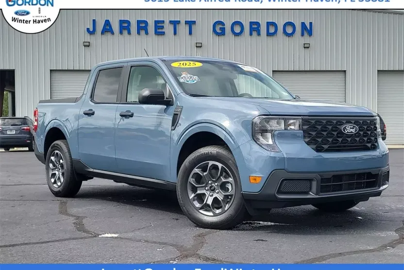2025 Ford Maverick XLT photo 1