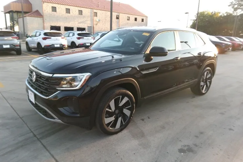 2025 Volkswagen Atlas Cross Sport SE Technology photo 1