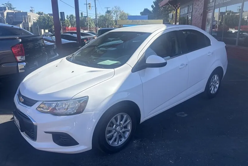 2017 Chevrolet Sonic LT photo 1
