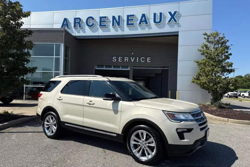 2018 Ford Explorer XLT photo 1