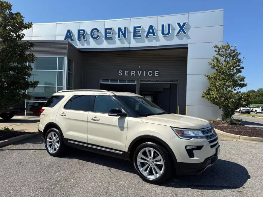 2018 Ford Explorer XLT photo 1