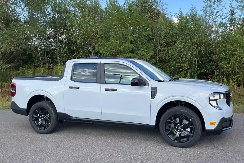 2025 Ford Maverick XLT photo 1