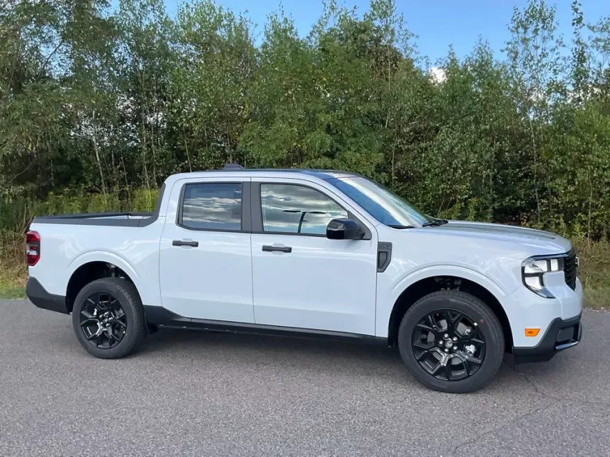 2025 Ford Maverick XLT photo 1