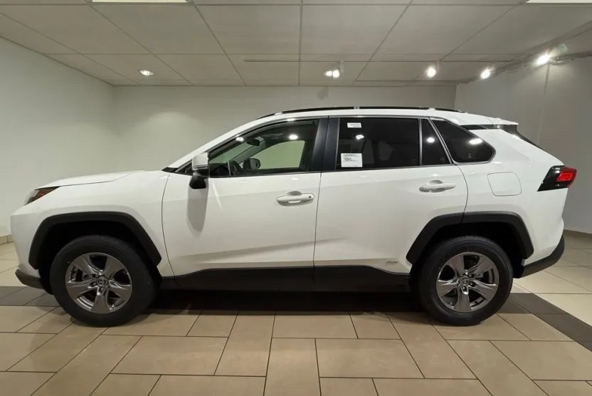 2025 Toyota RAV4 Hybrid XLE photo 1