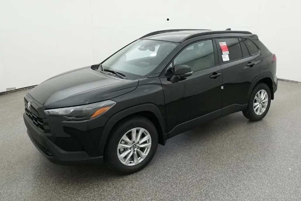 2026 Toyota Corolla Cross LE photo 1