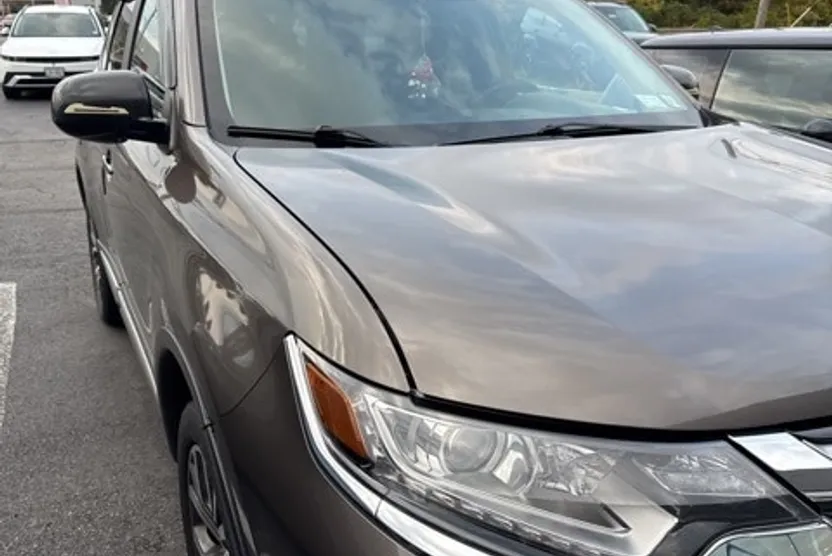 2018 Mitsubishi Outlander ES photo 1